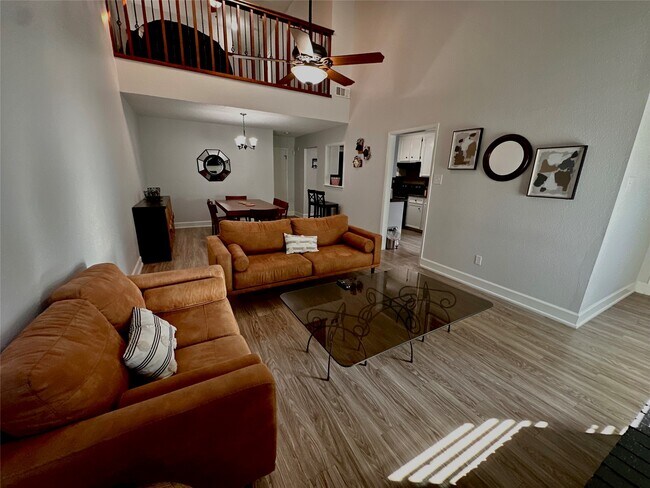 Photo - 13821 Hollowgreen Dr