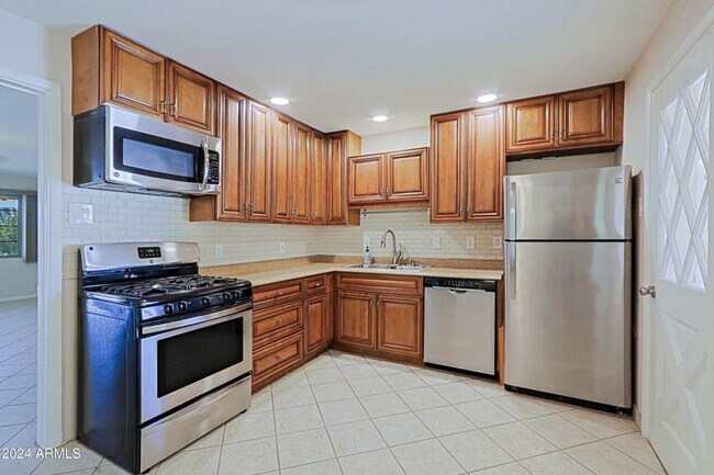 6203 N 12th Pl Unit 2
