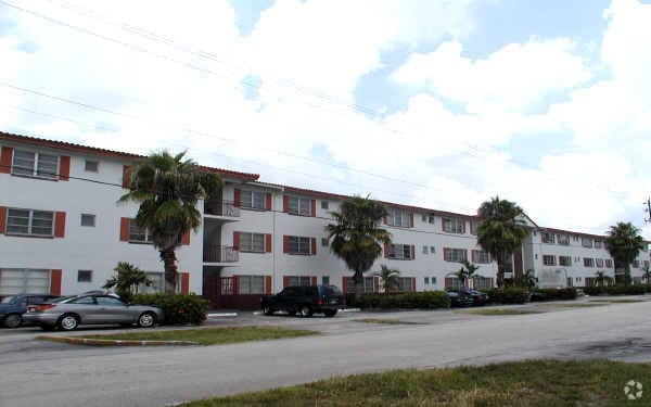 Golf Garden Apartments - Golf Garden Apartments