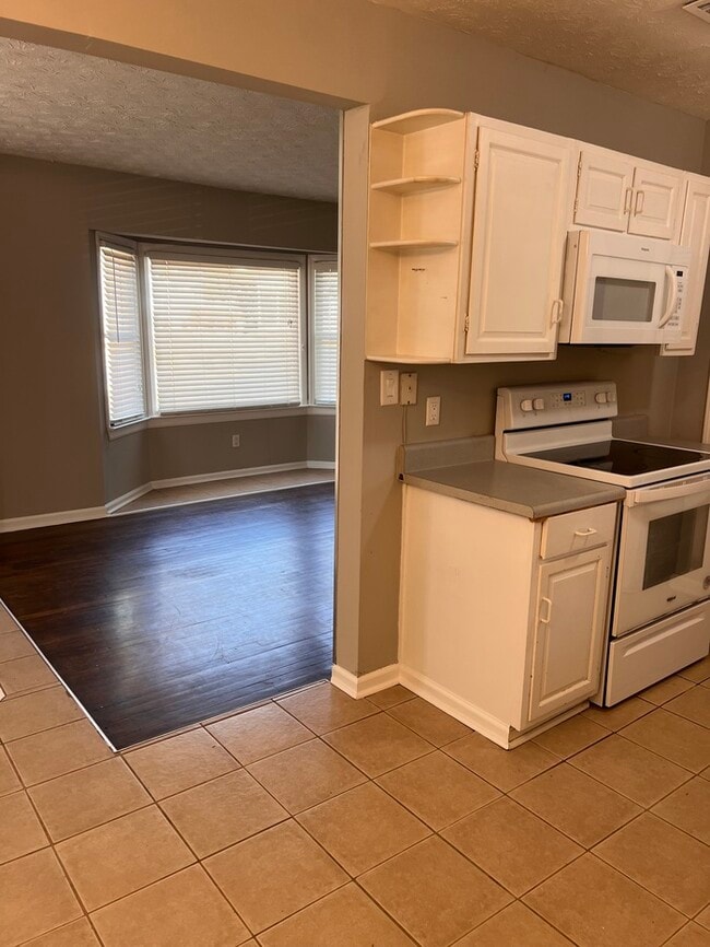 Photo - 227 Goldie Dr SE