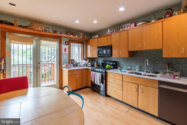 Photo - 206 S 43rd St