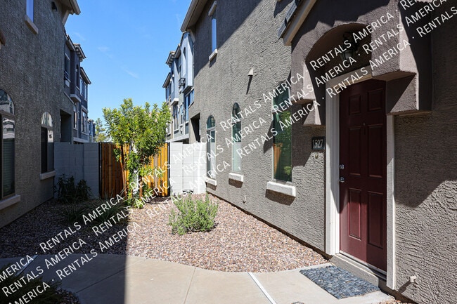 Photo - 2402 E 5th St Unidad 1527
