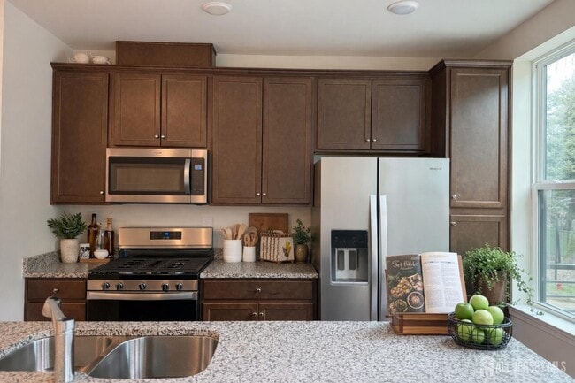 Photo - 616 Sadie Cir