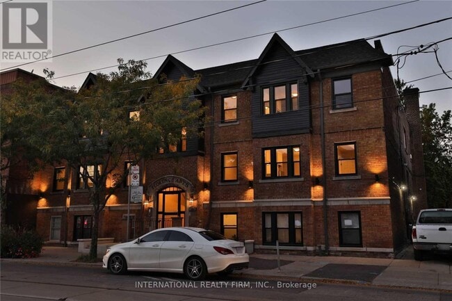 Photo - 1094 College St Unit 2