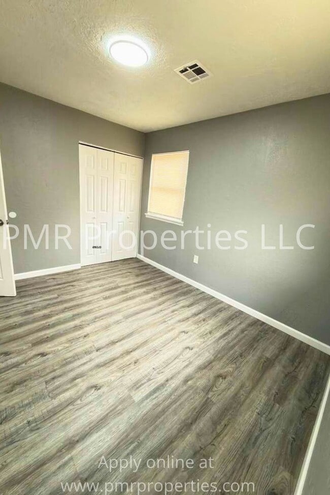 Photo - 409 NW Glendale Dr