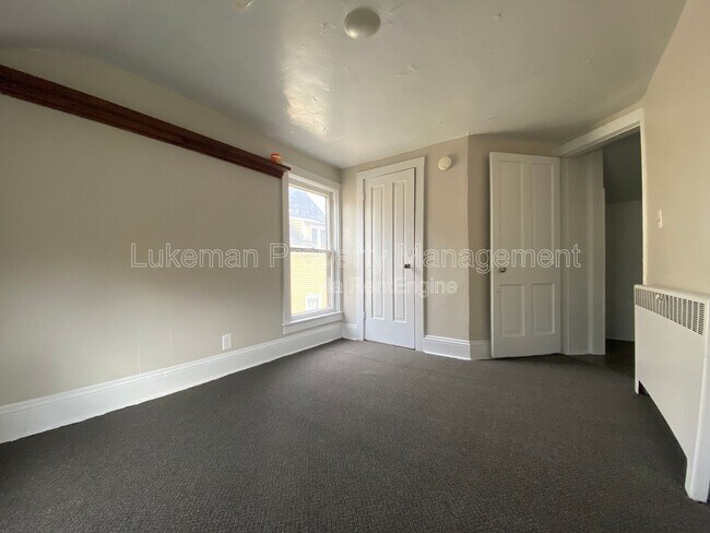 Photo - 415-417 W Oak