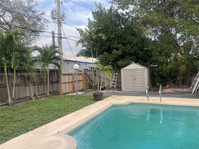 Photo - 4315 Harrison St