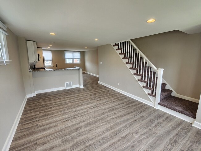 Photo - 201 Westbridge Rd