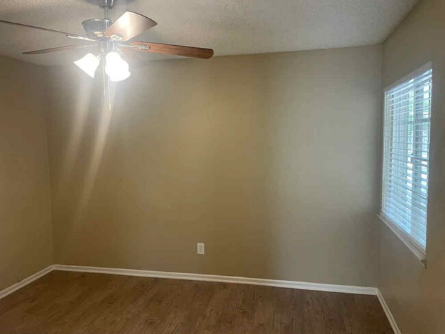 Photo - 5405 N Acacia Ave