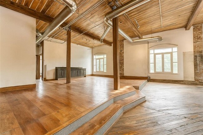 Photo - 161 Mangum St SW