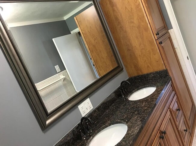 Photo - 131 N Hillsdale Dr