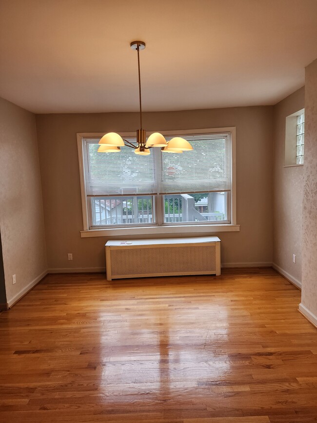 Photo - 5505 Beacon St