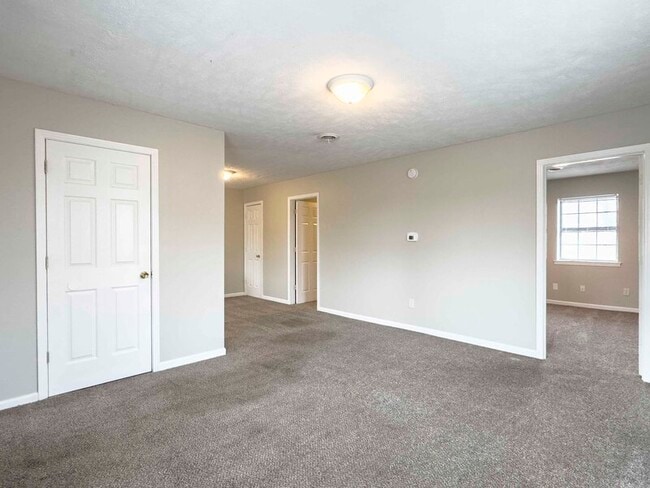 Photo - 19-419 Thompsonville Ln