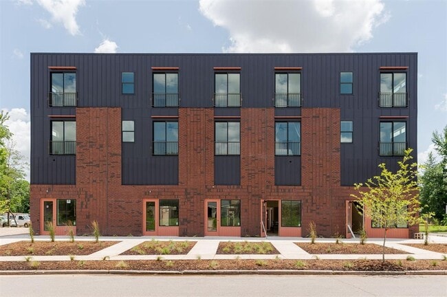 Building Photo - 1744 NW 15th St Unit 2C Rental