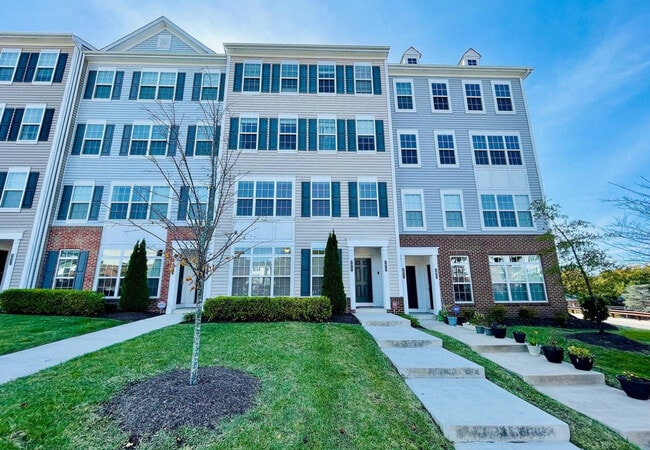 Building Photo - 3017 Chesapeake Dr Unit Condo