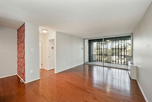 Photo - 1 bedroom 1 bathroom Condo in Navy Yard!