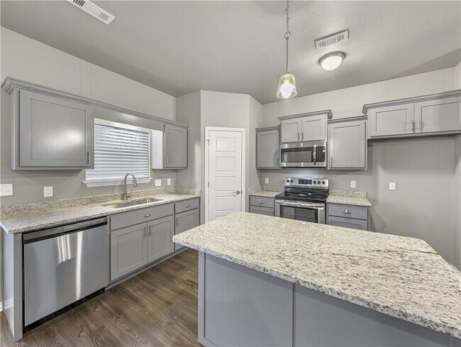 Photo - 195 E 2nd St