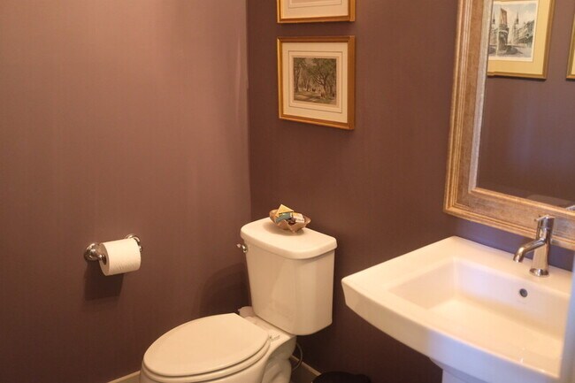 Photo - 622B Annex Ave