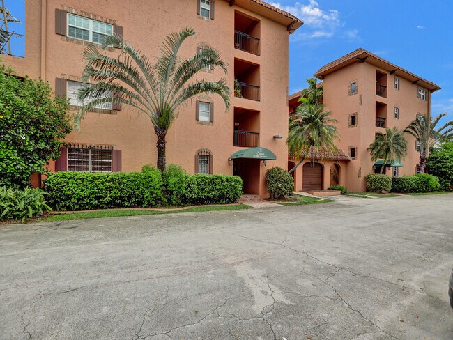 Photo - 620 Tennis Club Dr Unit #304