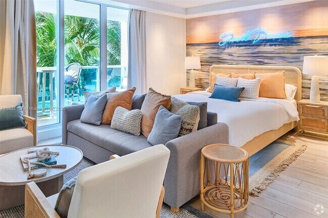 Building Photo - 2301 Collins Ave Unit 329 Rental