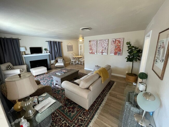 Photo - Large 3 Bedrrom 2 Bath Home Close to Orovi...