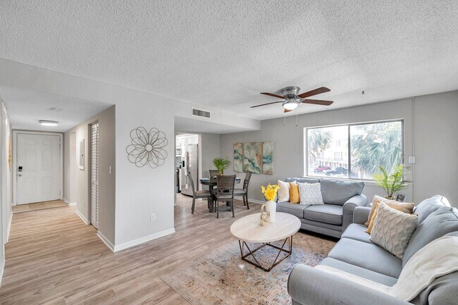 Photo - 6311 Newtown Cir