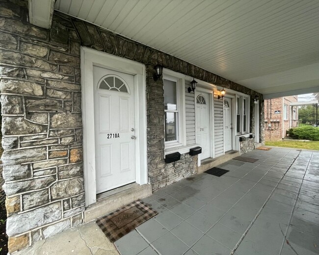 Photo - 2710 Woodlawn St Unit 2710 A(Owner Managed Turn)