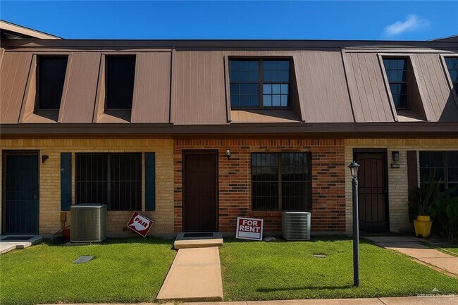 Building Photo - 11 South Dr