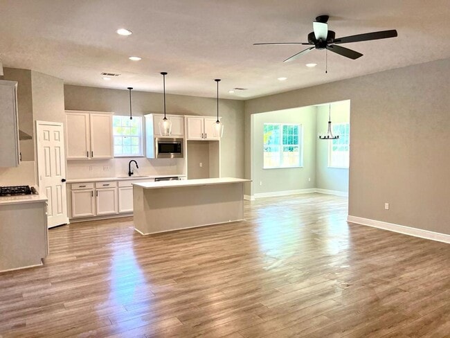 Photo - Spacious 3 Bedroom Home with Office on a Large Lot in Northwoods