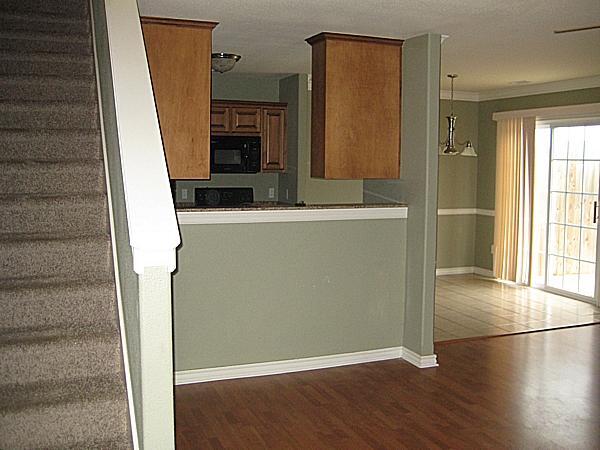 Photo - 1015 Oakwood Ln