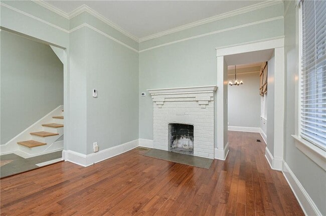 Photo - 327 4th St NE