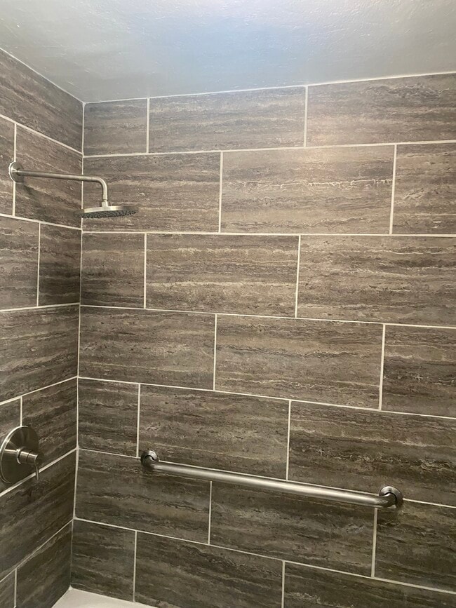Photo - 716 W 60th St Unidad 716 W 60th Street LA