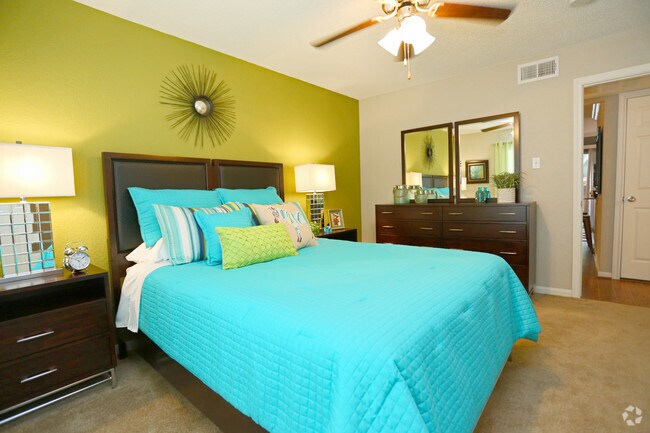 1BR, 1BA - 748 SF - Bedroom