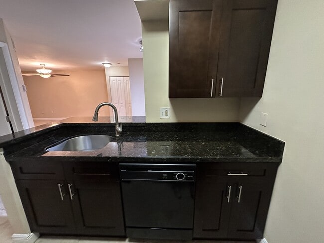 Photo - 2811 N Oakland Forest Dr Unit 209