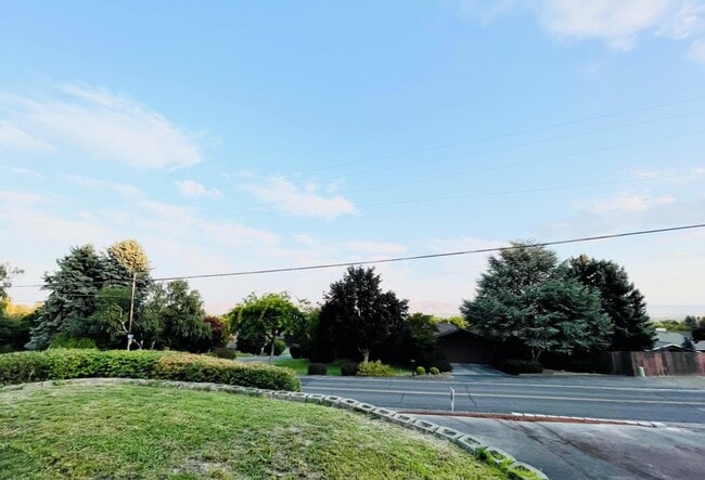 Photo - 5805 Englewood Ave