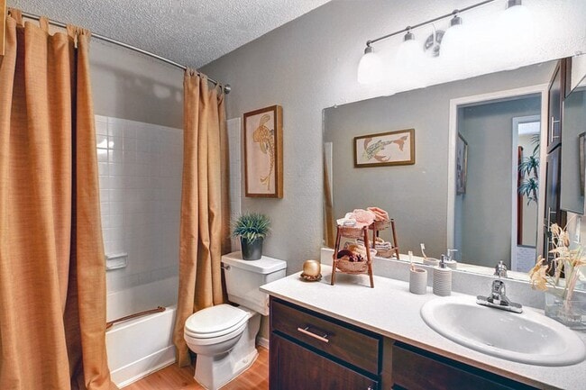 Photo - 2015 Cedar Bend Dr Unit 0943