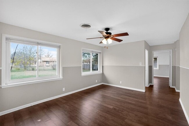 Photo - 105 Shannon Ln