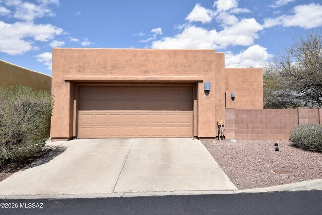 Building Photo - 2934 N Cardell Cir