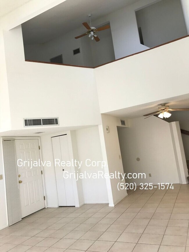 Photo - Beautiful Multi-story Townhouse near Tucson Racquet and Swim Club (Prince/Country Club)