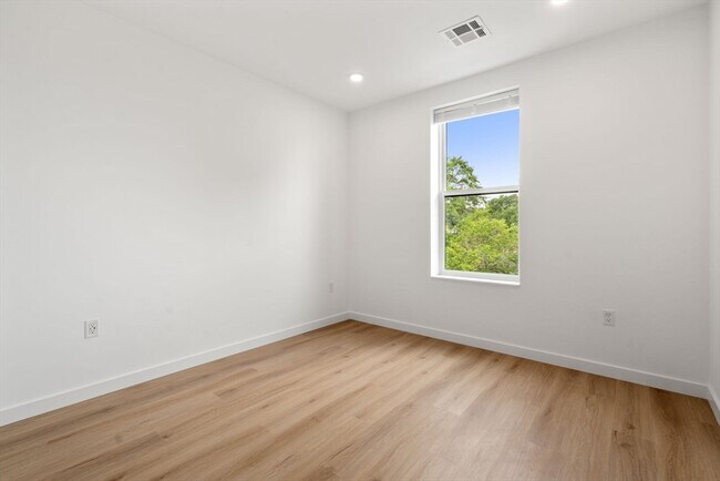 Photo - 40 Centre St Unit 506