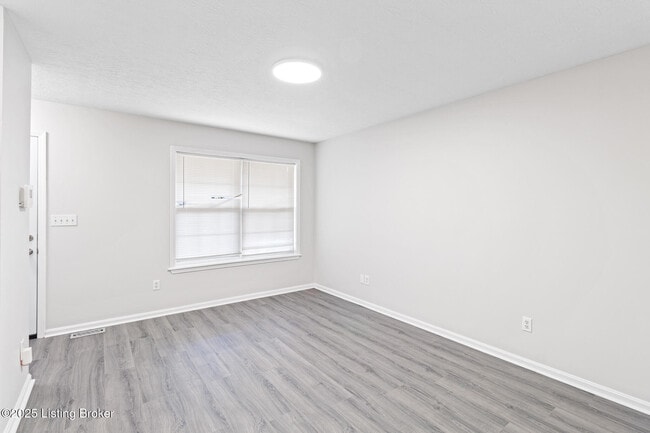 Photo - 3233 Vermont Ave