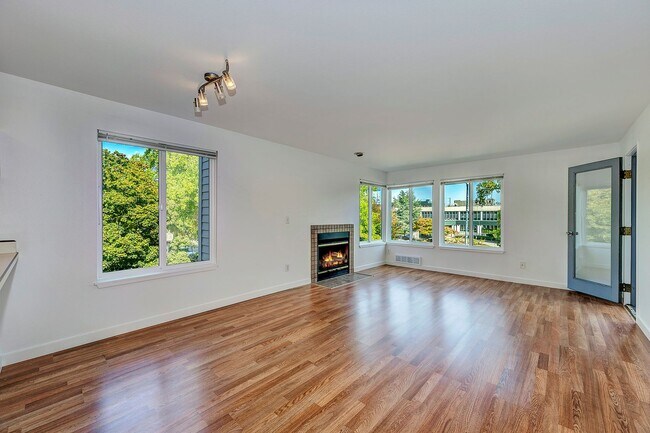 Photo - 2 bed 1.75 bath Apartment in Seattle