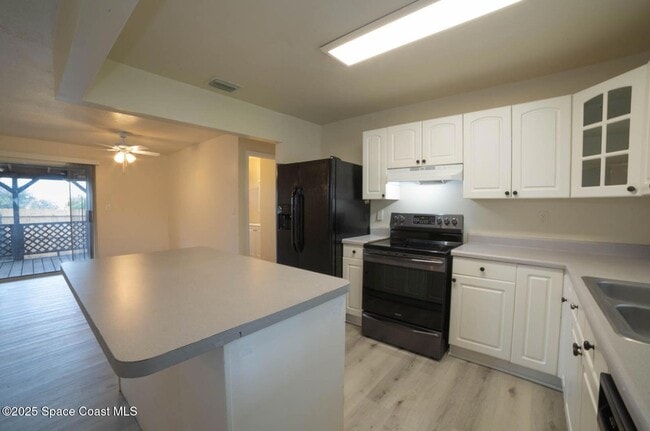 Photo - 950 Alford St