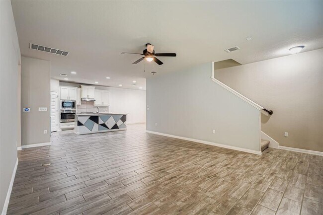 Photo - 8800 Sikes Way