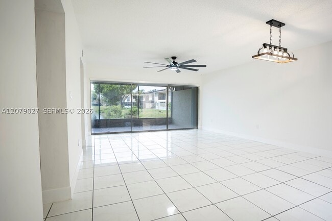 14295 Kendale Lakes