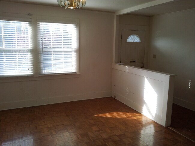 Living room - 46 Daniels Ave Unit 46 Daniels