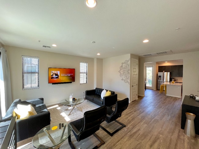 Building Photo - 2090 S Dorsey Ln Rental