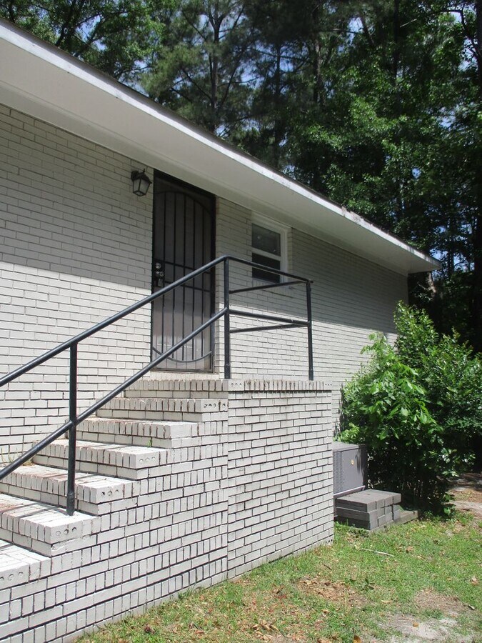 Photo - 2114 Elvira St