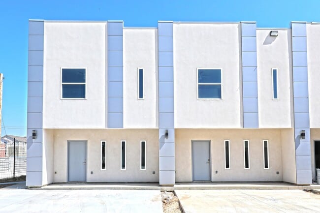 Building Photo - 1011 Emerald Valley Dr Unit 25 D