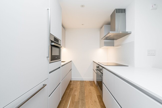 Building Photo - 240 Oriole Pkwy Unit 502